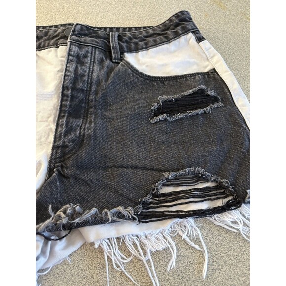 Blue Revival  SIAMESE TWIN SHORT IN BLACK & WHITE Color Block Size 26 - Picture 3 of 8